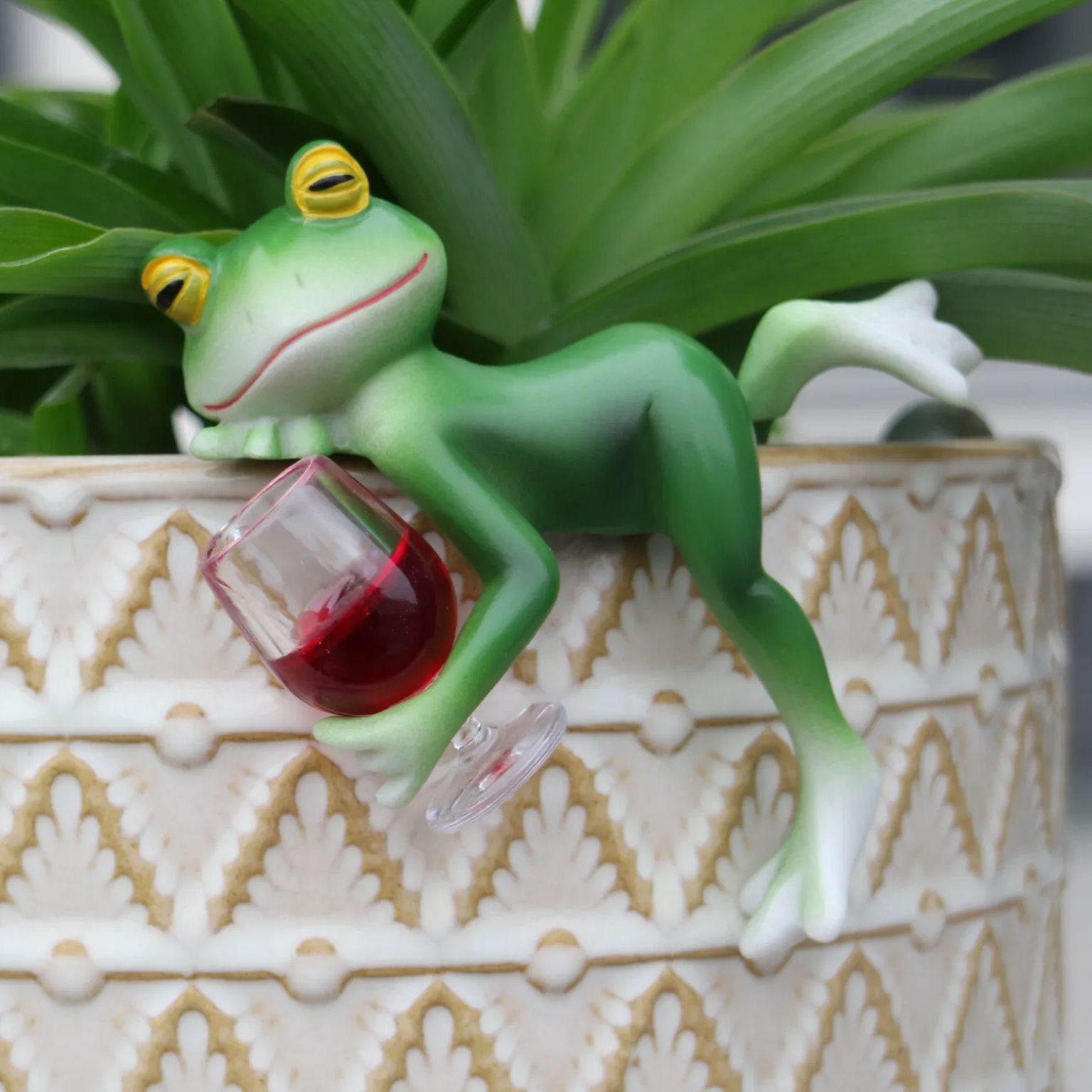 A delightful green frog and wi - Plant Aquarium Pot ulasan dan harga